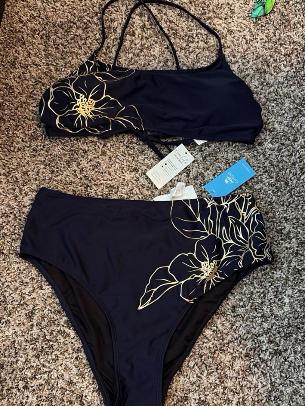 Bikini - Picture 3 of 4